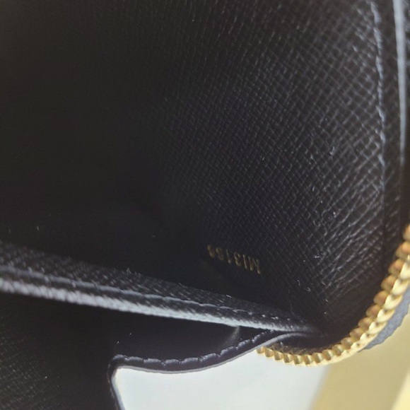 Beautiful LV Monogram zippy shades Clutch - Picture 3 of 4